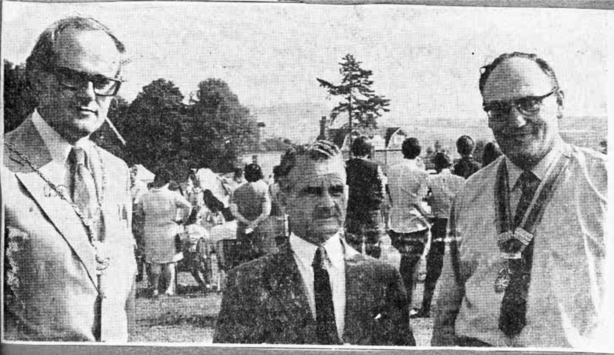 Sir Gordon Richards with the author, David Chandler (then Mayor) at the Marlborough Horse Show and Gymkhana on The Common in 1970. Photo credit David Chandler